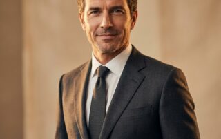 Confident man with natural-looking hair transplant celebrity results, showcasing undetectable, full hairline